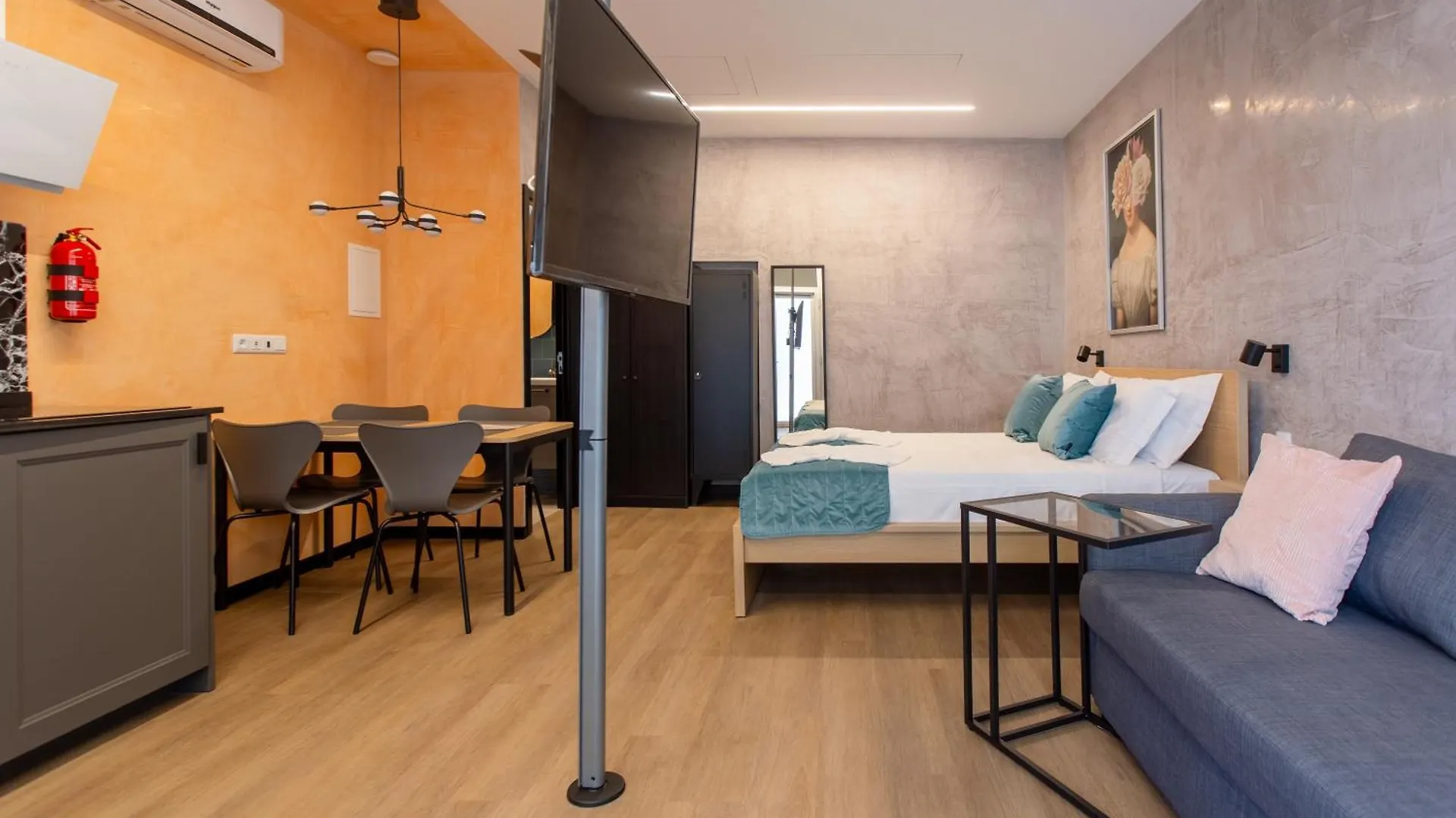 Guest house Social Lodge - Hollywood Funchal  Portugal